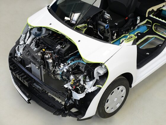 Peugeot и Citroen представляют новые технологии экономии топлива