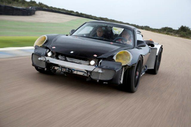 Porsche показал предсерийный прототип гибридного суперкара 918 Spyder