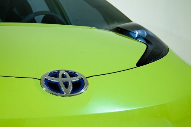 Первый показ Toyota Yaris Hybrid Первый показ Toyota Yaris Hybrid