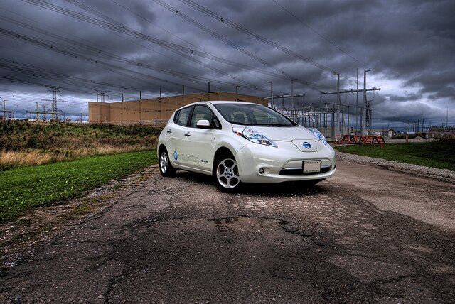 Nissan привез электромобиль Leaf в Москву Nissan привез электромобиль Leaf в Москву