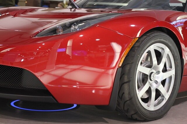 Tesla Roadster Wirelessly Charging