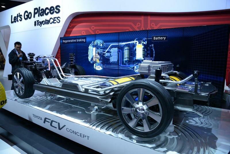 Автомобили на водородных топливных элементах появятся в продаже уже в следующем году
